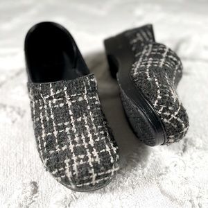 Dansko professional clog black & white tweed textured knit size 40 EUC